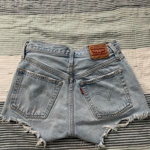 Levi’s high rise woman’s shorts size: 25